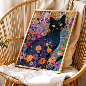 Zwarte kat in wilde bloementuin – Levendige abstracte bloemsierkunst, kleurrijke kattenmuurdecoratie, gewaagde grillige dierenschilderij voor thuis