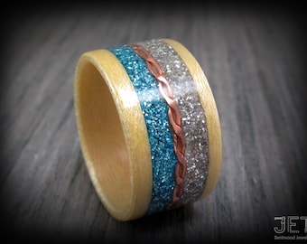 Steam Bentwood Ahorn Ring mit blauem und silbernem Glas und gedrehtem Kupferdraht Inlay. Bezaubernd & strapazierfähiger Holzring für den Alltag.