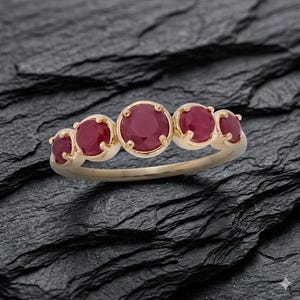 14K vergoldet Rubin Eternity Bandring, Hochzeitsbandring 925 Silber Rubin Bandring, Statement Juli Birthstone Frauen Schmuck, Geschenk für sie