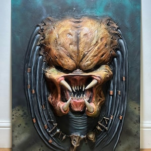 Predator plaster bas relief