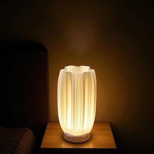 Moderne Tischlampe aus Holz mit USB - 3D Umgebungsnachtlicht, augenfreundliche Nachttischlampe, kreatives Raumdekor, minimalistische Geschenkidee