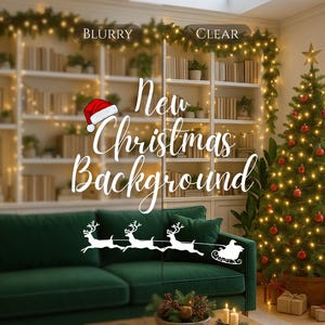 Könnte beinhalten: Eine festliche Weihnachtshintergrundszene mit einem geschmückten Baum, Girlanden und einem grünen Sofa. Das Bild enthält den Text "New Christmas Background" mit einer Weihnachtsmütze. Eine Rentier- und Schlittengrafik ist ebenfalls vorhanden.