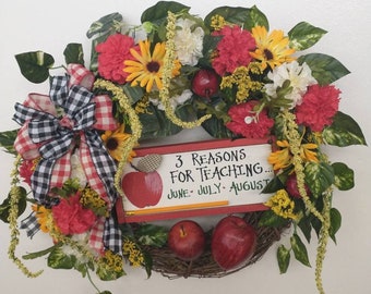 Teacher Wreath, Teacher Gift, Apple Wreath, School Wreath,  Ready to Ship, Summer Wreath, Red Wreath, Door Wreath