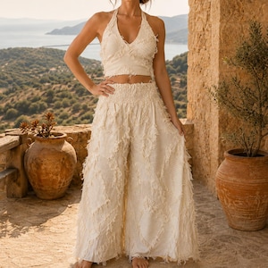 Conjunto Boho Marfim Texturado, Top Halter de Atar em Algodão e Calças Palazzo Largas, Patchwork Desfiado, Estilo Resort