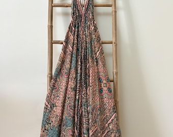 Boho-chic dress with open back, lightweight long dress with halter neckline, flowy maxi dress, long dress for summer festivals.