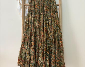 Long boho skirt in Indian silk, shades of green, paisley print, fluid and light, with adjustable waist, one size fits all