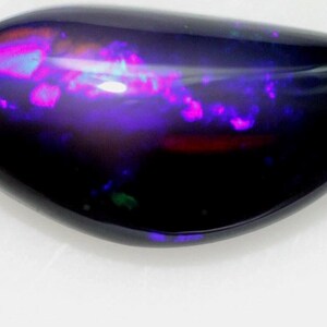 Natural Black Opal Gemstone: 4.93CT Captivating Color Play for Jewelry