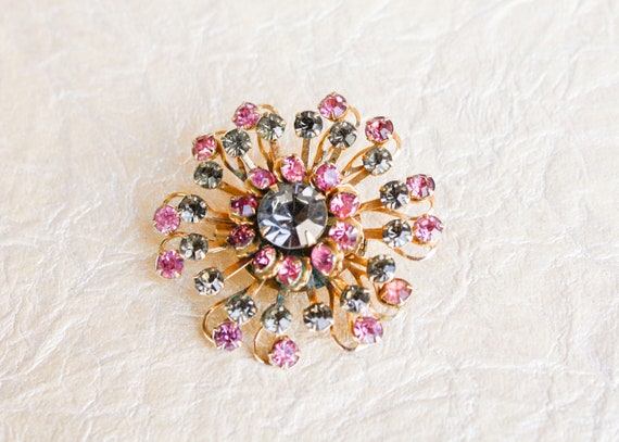 Vintage Pink & Gray Flower Brooch - 1950s 3D Rhin… - image 4