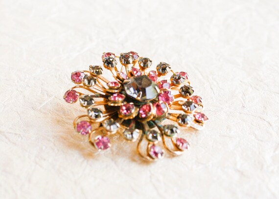 Vintage Pink & Gray Flower Brooch - 1950s 3D Rhin… - image 2