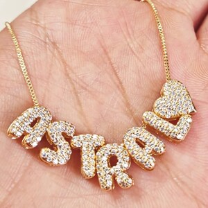 Collar con nombre y letra de burbuja personalizado: colgante inicial en 3D con circonita brillante, cadena de cobre unisex, regalo personalizado