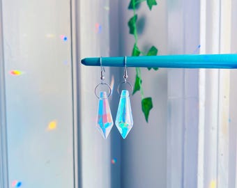 Pendientes atrapasoles, joyería atrapasoles, pendientes de cristal en forma de lágrima, pendientes iridiscentes reflectantes arcoíris, accesorios para festivales y fiestas rave.