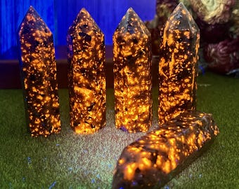 Yooperlite Crystal Point, UV Reactive Fluorescent Tower, Michigan Fire Stone