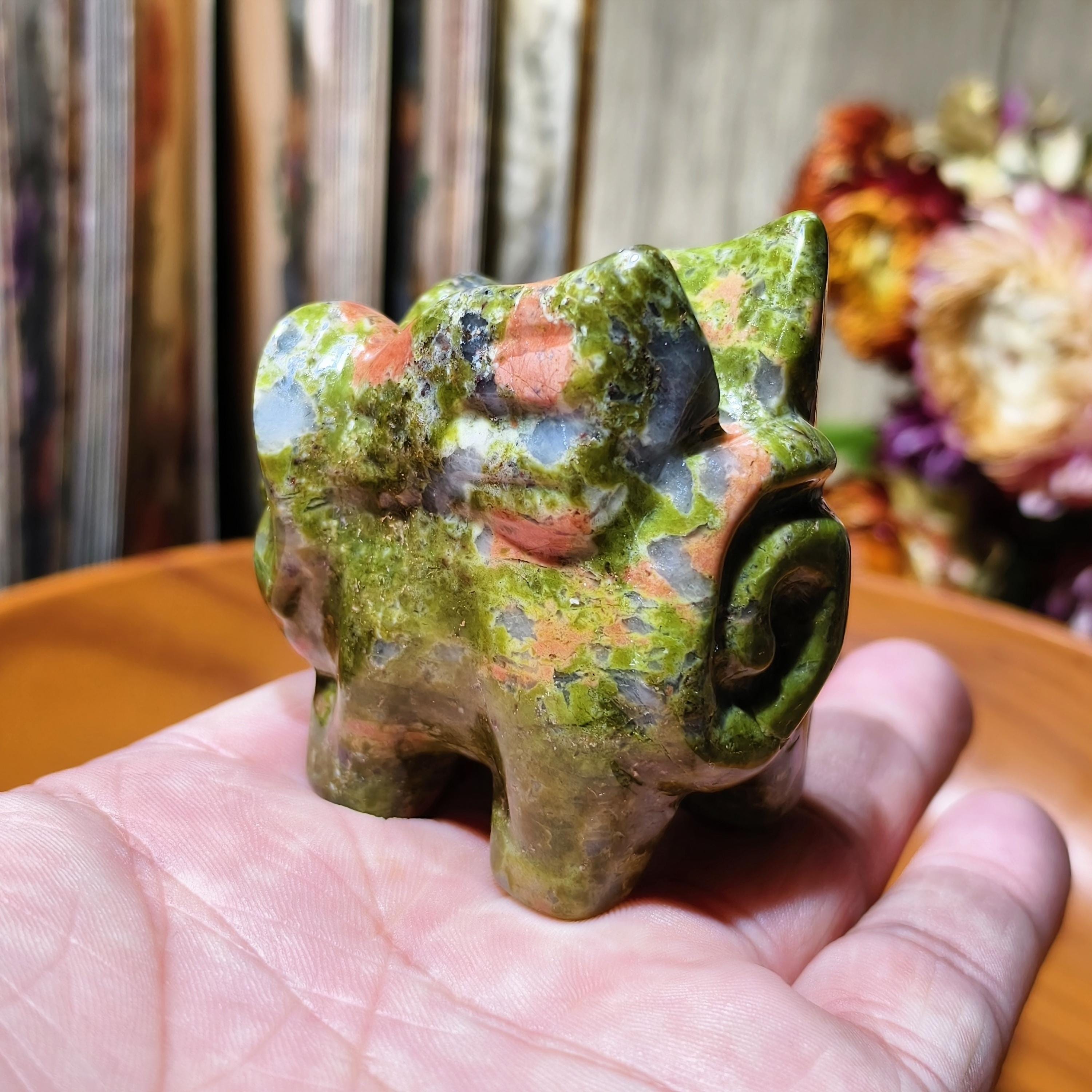 手彫りのユナカイト空飛ぶ豚、ヒーリングクリスタル彫刻 - Etsy 日本