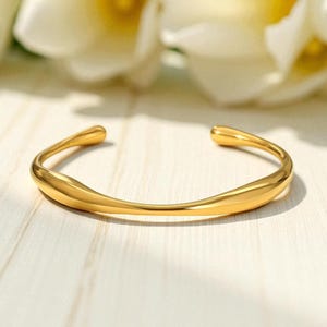 Minimalist Gold Stainless Steel Cuff Bracelet – Irregular Geometric Open Bangle for Women, Mother’s Day Jewelry Gift