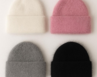 Gebreide beanie van angoramix: donzige wintermuts
