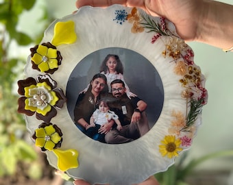 Personalized Resin Photo Frame with Easel, Geode Art, Dried Flowers & Pearls, Custom Floral Keepsake, Gift for Anniversary, Mum, Best Friend