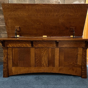 Solid Oak Blanket Chest – Amish Handmade Storage Trunk in Michael’s Cherry | Rustic Hope Chest, Quilt & Toy Box, Heirloom Bench