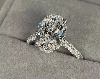 Anillo de compromiso para mujer con halo de diamantes creados en laboratorio de talla ovalada de 4 quilates en oro blanco de 14 quilates