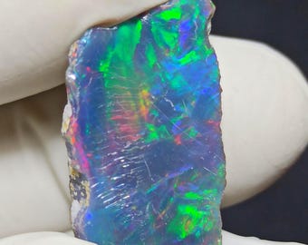 19,20 cts. Ópalo etíope teñido negro en bruto: piedra preciosa suelta (25 x 15 x 11 mm)