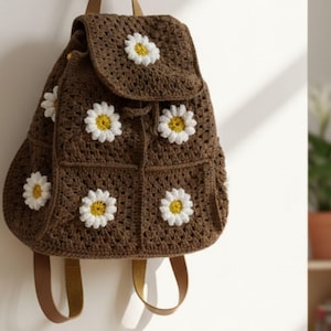 Zaino fatto a mano all'uncinetto con margherite – Borsa quadrata marrone della nonna – Zaino floreale boho – Zaino con motivo floreale