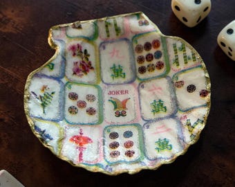 Mahjong Themed Scallop Shell dish.