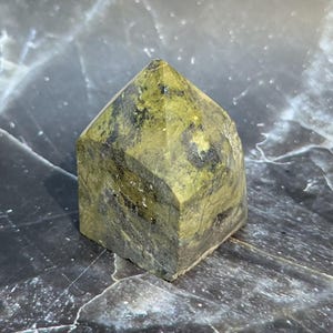 Green Serpentine Point