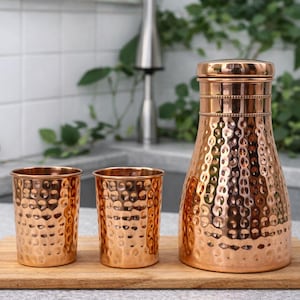 Botella de agua Ayurveda 100% de cobre martillado puro de 1 litro, hecha a mano, para beber agua, jarra de cobre con beneficios para la salud. Pitcher with 2 Glass