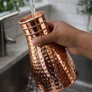 Botella de agua Ayurveda 100% de cobre martillado puro de 1 litro, hecha a mano, para beber agua, jarra de cobre con beneficios para la salud. imagen 8