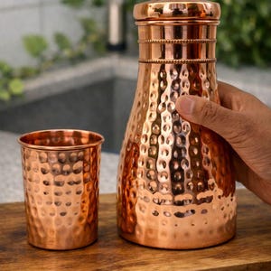 Botella de agua Ayurveda 100% de cobre martillado puro de 1 litro, hecha a mano, para beber agua, jarra de cobre con beneficios para la salud. imagen 6
