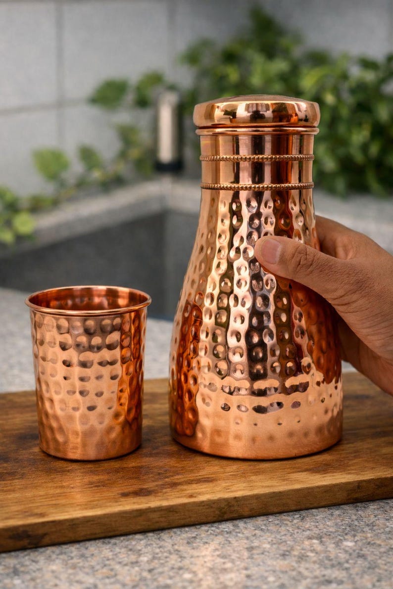 Botella de agua Ayurveda 100% de cobre martillado puro de 1 litro, hecha a mano, para beber agua, jarra de cobre con beneficios para la salud. imagen 6