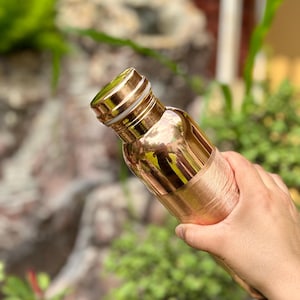 Botella de agua de cobre 100 % puro de 1 litro (34 oz): termo ayurvédico hecho a mano, hermético, reutilizable y ecológico, ideal para yoga y bienestar.