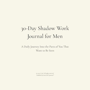 Könnte beinhalten: Cremefarbener Hintergrund mit schwarzem Text. Der Text lautet "30-Day Shadow Work Journal for Men" und "A Daily Journey Into the Parts of You That Want to Be Seen." Copyright-Informationen unten.