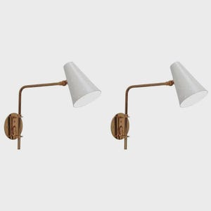 Paire d'appliques murales italiennes blanches en laiton de style Stilnovo, style Stilnovo - Luminaires - Lampes de chambre à coucher - Lampes de vanité