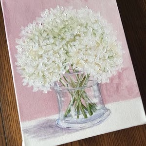 Weiße Hortensien in der Rosa Stube