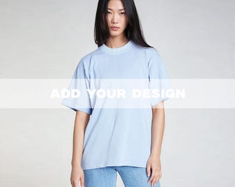 Mockup di t-shirt Lane Seven LS16005 Grape Ice, mockup da donna, mockup di abbigliamento di alta moda