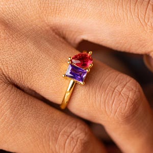 Toi et Moi Cut Promise Ring, Emerald & Pear Birthstone Gold Ring, Personalized 2 Birthstone Silver Band, Mother Ring, Birthday Gift for Mom