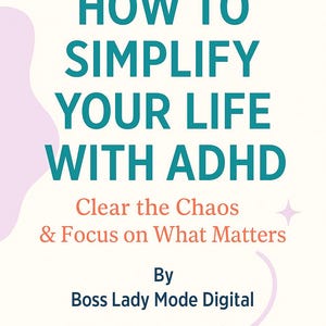 Könnte beinhalten: Ein cremefarbener Grafik mit türkisfarbenem Text "HOW TO SIMPLIFY YOUR LIFE WITH ADHD". Darunter steht in orangefarbenem Text "Clear the Chaos & Focus on What Matters". Die Grafik stammt von Boss Lady Mode Digital.