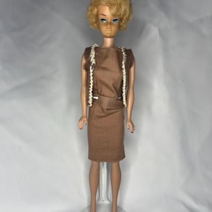 Vintage Side Part Bubble Cut Barbie with Sorority Meeting Outfit #937