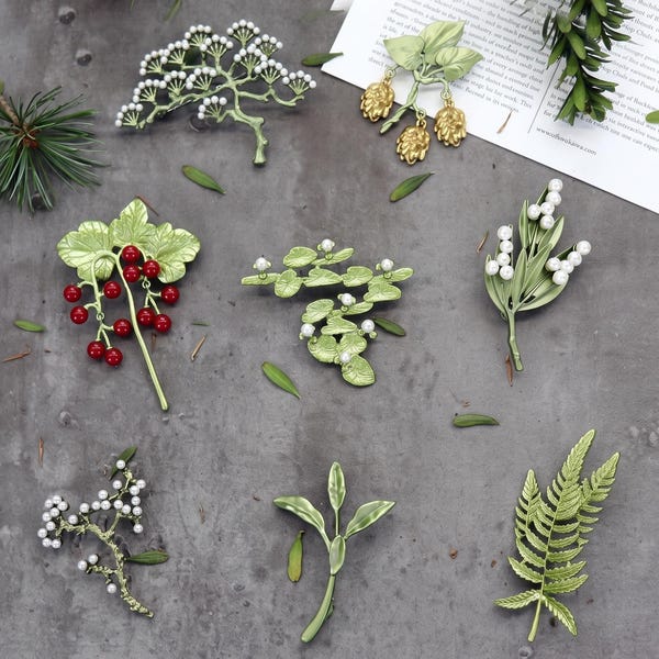 Botanical Brooch, Leaf Plant Brooch, Nature Inspired Floral Pin, Vintage Style Statement Brooch for Women, Gift for Her