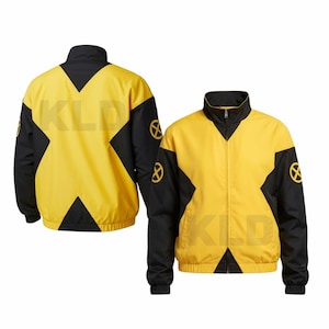 Peut inclure: Une veste zippée jaune et noire avec un col montant, des manches longues à poignets élastiques et un motif en forme de X sur le devant et le dos. Les manches présentent un logo circulaire jaune et noir en forme de X et le texte KLD est visible.