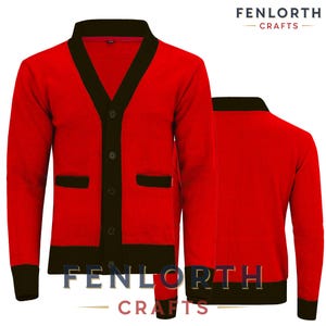 Cardigan en tricot rouge audacieux avec bordure noire veste pull unisexe personnalisée pom-pom girl de remise des diplômes d'inspiration rétro pour les équipes ou le personnel fabriqué sur commande