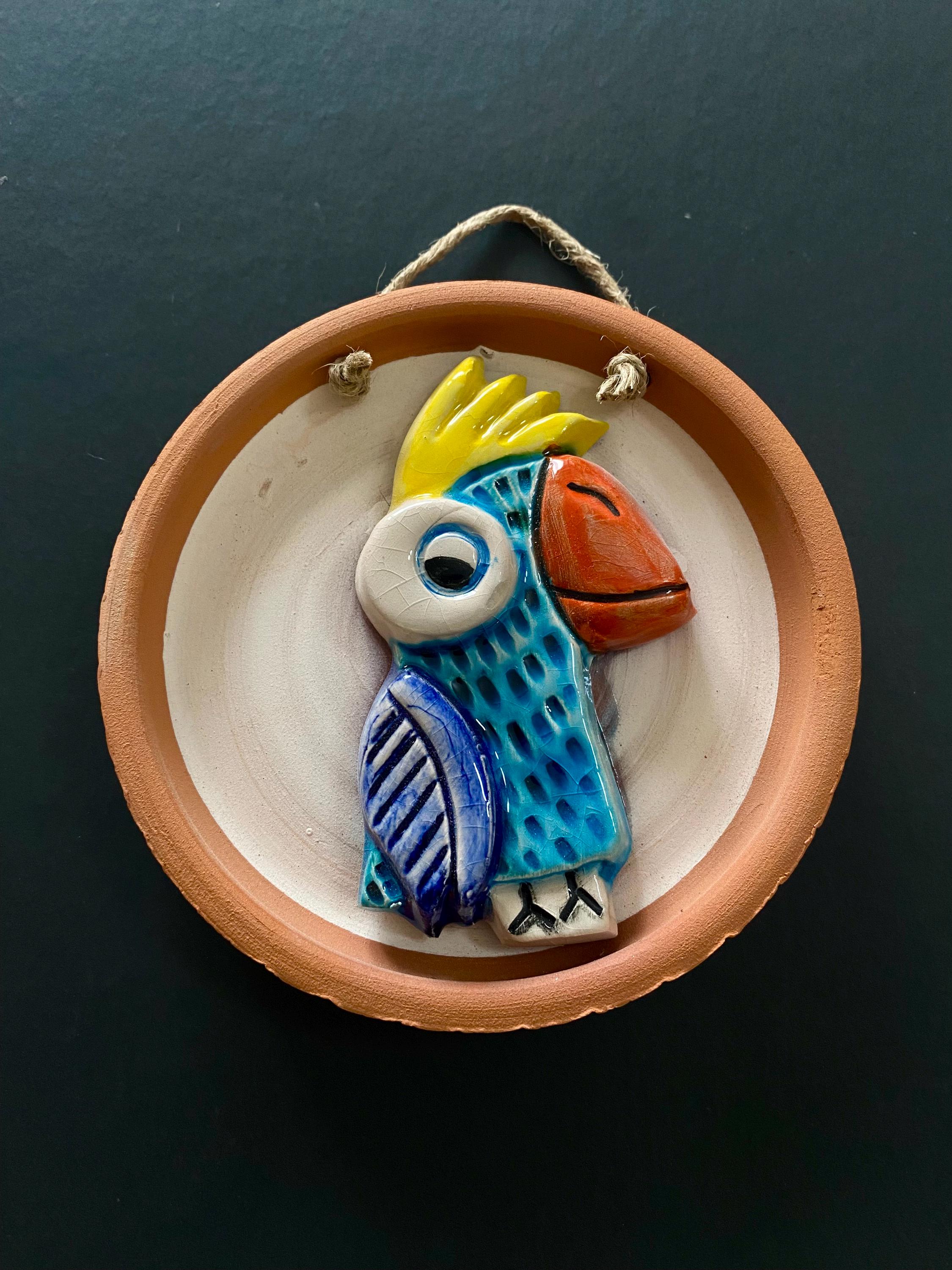 手作りの陶器製オウムの壁飾り：熱帯の鳥の装飾 - Etsy 日本