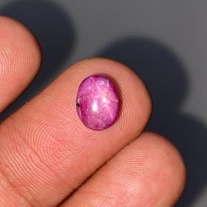Naturlig lila stjärnrubin cabochon, obehandlad och ouppvärmd lös stjärnrubin ädelsten, stjärnrubin cabochon, CT4, 8*6*5 mm, 001
