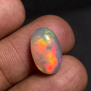 Hochwertiger äthiopischer Opalcabochon, natürlicher Welo-Opal mit lebendigem Feueredelstein, loser Opal für die feine Schmuckherstellung, 6cts, 15 * 9 * 7 mm, 8363
