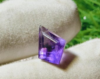 Kite Cut Amethyst Gemstone, Deep Purple, Natural Stone, 2.6 Carat