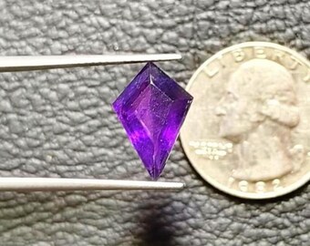 AAA Grade Amethyst Kite Cut Gemstone: 3.7 ct, 15x10x5mm