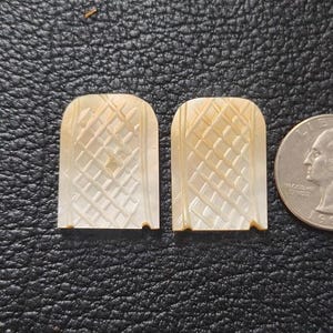 Par de piezas de nácar talladas a mano, cabujón rectangular de concha natural, par de piedras preciosas de nácar a juego, piedra de joyería de diseño.