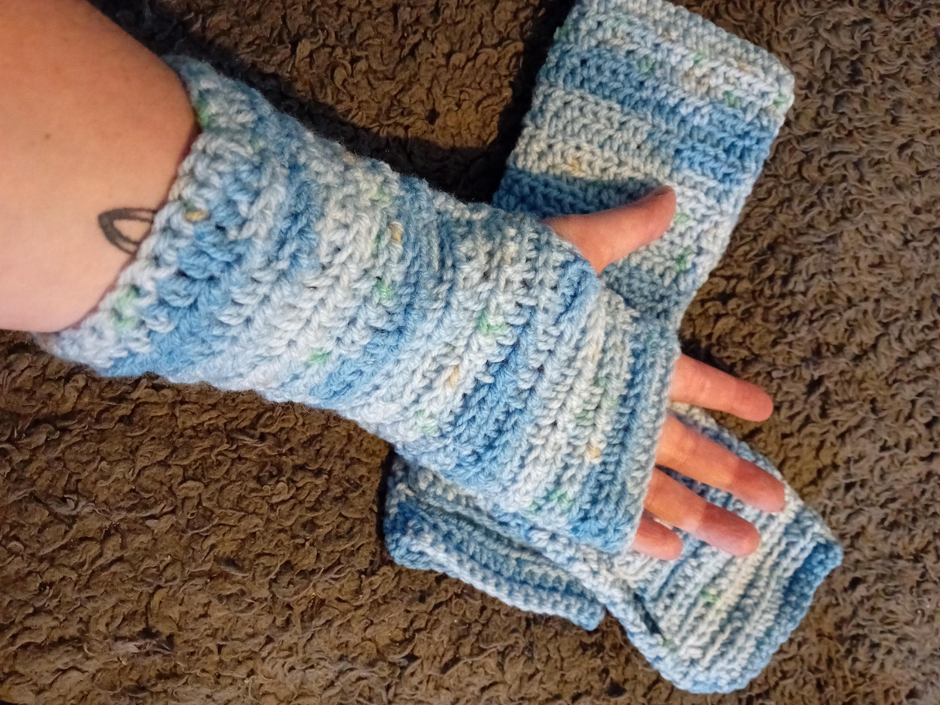 Cosy Wrist Warmers - Thumbnail 2