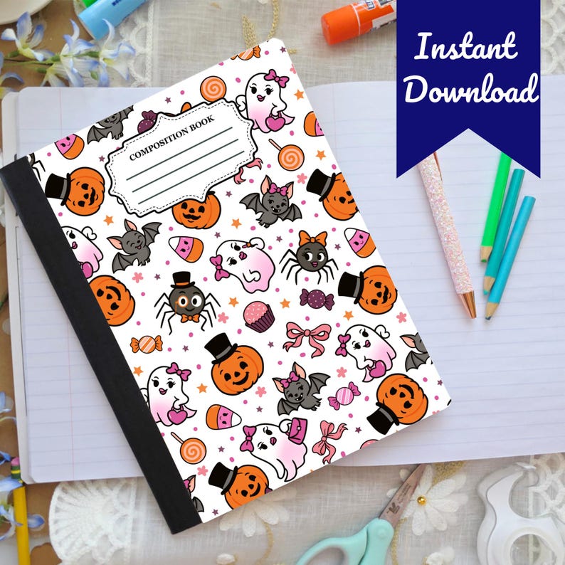 Puede incluir: Un cuaderno de composici&oacute;n con un patr&oacute;n de Halloween con fantasmas, calabazas, murci&eacute;lagos, ara&ntilde;as y caramelos sobre un fondo blanco. La portada tiene un lomo negro y una etiqueta que dice "COMPOSITION BOOK". Una pancarta azul dice "Instant Download".