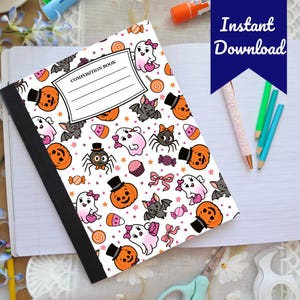 Puede incluir: Cuaderno de composici&oacute;n con un dise&ntilde;o de Halloween. La portada presenta calabazas, fantasmas, murci&eacute;lagos, ara&ntilde;as y caramelos de dibujos animados en naranja, rosa y negro sobre un fondo blanco. Las palabras "Instant Download" est&aacute;n en una pancarta azul.